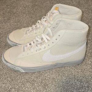 Nike Blazer Mid '77 SE EMB "Summit White Phantom